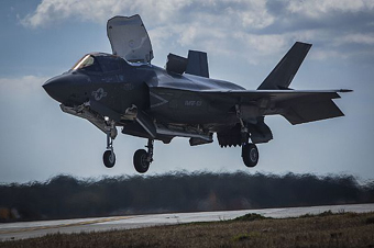 F35 Lightning Vertical Landing