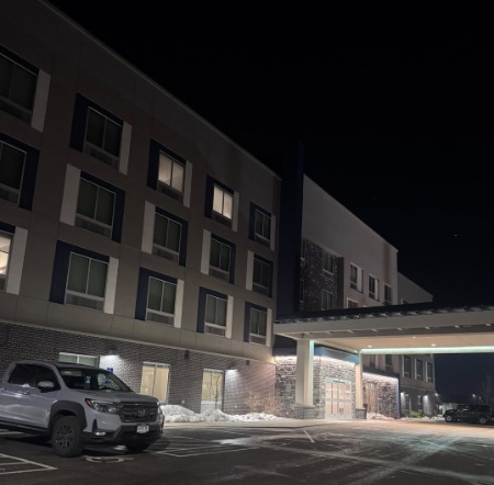 Exterior of hotel in Lakeville Minneapolis