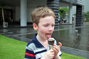 Ice cream by the fountain