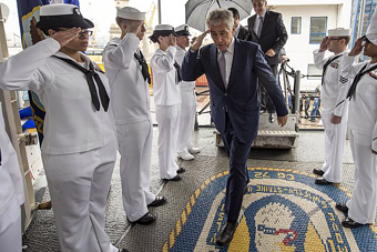 Hagel aboard USS Vella