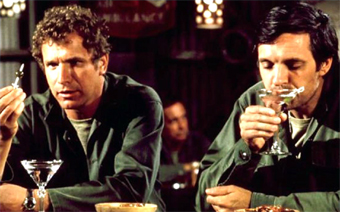 Wayne Rogers (left) in MASH scene with Alan Alda (right)